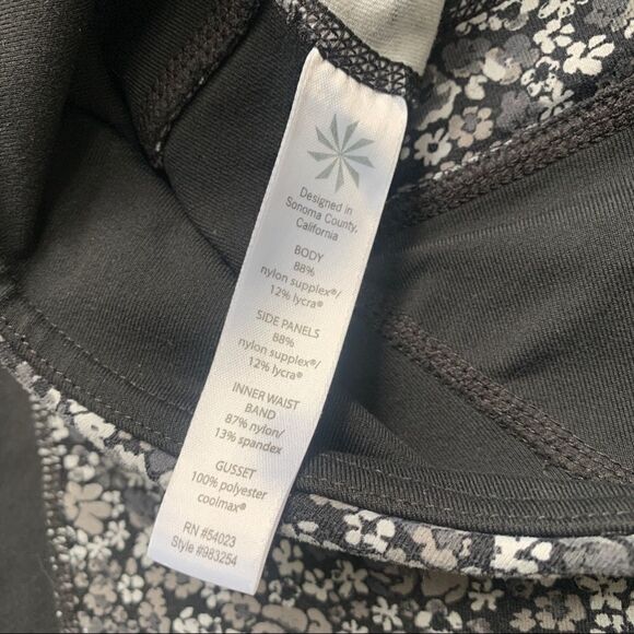 Athleta Black Floral Ditsy Cropped Leggings Medium - Picture 9 of 9